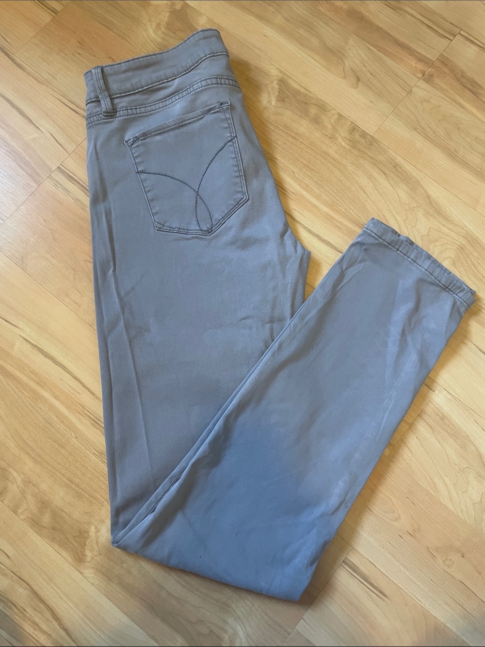 Calvin Klein Jeans Women's Skinny Pants in Light Gray